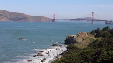 Golden Gate köprüsü ve San Francisco 'dan gözcü uçlu