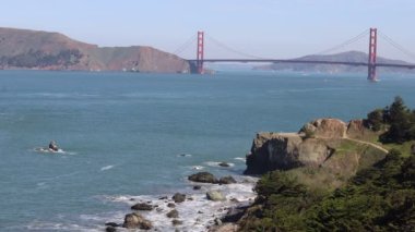 Golden Gate köprüsü ve San Francisco 'dan gözcü uçlu