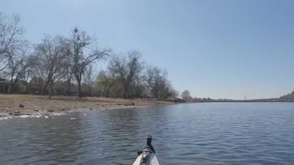 Paddling Lake Natoma Folsom California — Video Stock