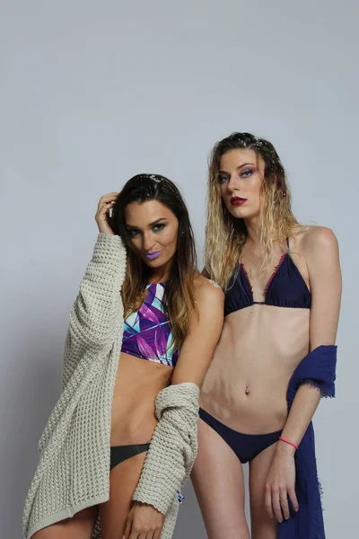 Photoshoot Two Girls Bikinis — Fotografia de Stock