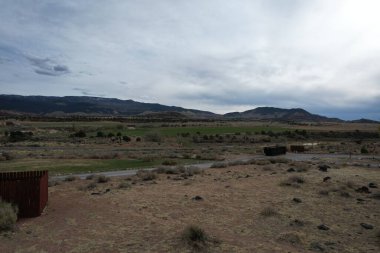 Capitol Feef Ulusal Parkı 'nın dışındaki Torrey Utah' ta çöl manzarası.