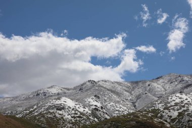 Salt Lake City Utah 'tan 89 numaralı karayolu boyunca doğanın fotoğrafı.