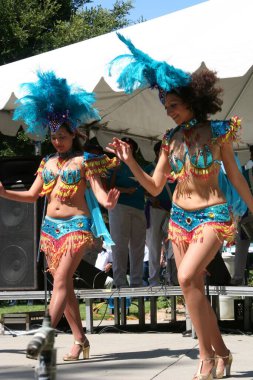 6-1-2007: San Jose, California: San Jose, Kaliforniya 'daki Dia de Portugal' da Samba dansçıları