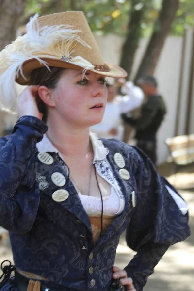 2014年10月5日 加州霍利斯特 人们穿着Medeival Cosutmes Renrenaissance Faire — 图库照片
