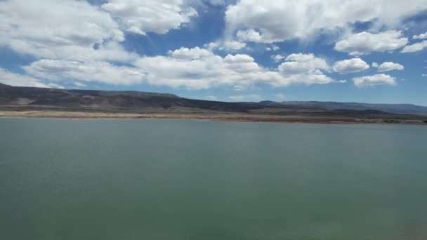 Volando Sobre Lago Peces Lago Nutria Lago Koosharem Utah — Vídeos de Stock