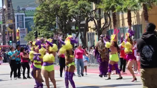 202022 San Francisco California San Francisco Carnaval Parade Dancers — Stock Video