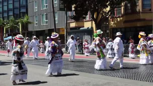 202022 San Francisco California San Francisco Carnaval Parade Dancers — Stock Video