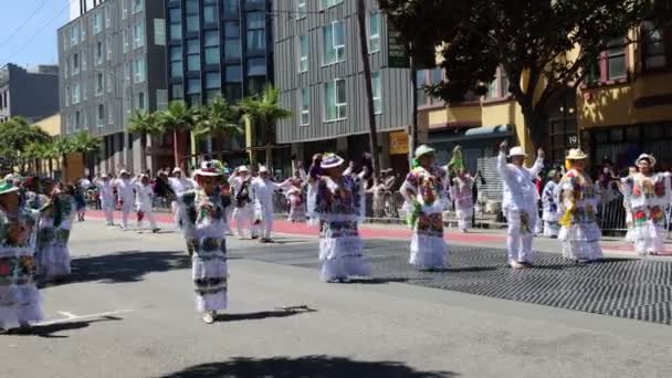 202022 San Francisco California San Francisco Carnaval Parade Dancers — Stock Video