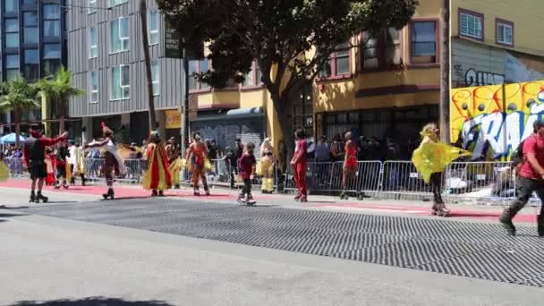 202022 San Francisco California San Francisco Carnaval Parade Dancers — Stock Video