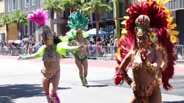 202022 San Francisco California San Francisco Carnaval Parade Dancers — Stock Video