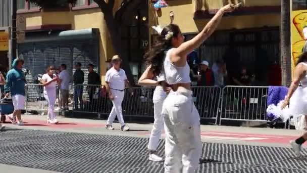 202022 San Francisco Kalifornien San Francisco Carnaval Parade Der Tänzer — Stockvideo