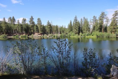Lassen Peak ve Manzanita Gölü Lassen Ulusal Parkı Kaliforniya