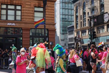 6-10-2022: San Francisco, California: San Francisco Onur Yürüyüşü sanatçıları