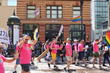 6-10-2022: San Francisco, California: San Francisco Onur Yürüyüşü sanatçıları