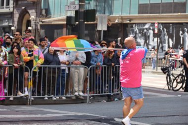 6-10-2022: San Francisco, California: San Francisco Onur Yürüyüşü sanatçıları