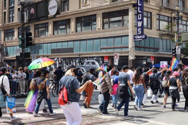 6-10-2022: San Francisco, California: San Francisco Onur Yürüyüşü sanatçıları