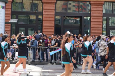 6-10-2022: San Francisco, California: San Francisco Onur Yürüyüşü sanatçıları