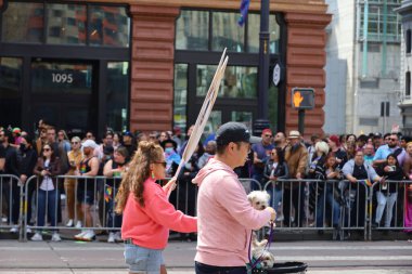 6-10-2022: San Francisco, California: San Francisco Onur Yürüyüşü sanatçıları