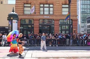 6-10-2022: San Francisco, California: San Francisco Onur Yürüyüşü sanatçıları