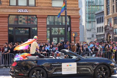 6-10-2022: San Francisco, California: San Francisco Onur Yürüyüşü sanatçıları