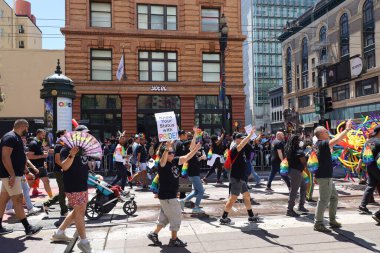 6-10-2022: San Francisco, California: San Francisco Onur Yürüyüşü sanatçıları