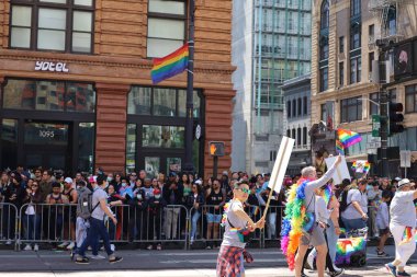 6-10-2022: San Francisco, California: San Francisco Onur Yürüyüşü sanatçıları