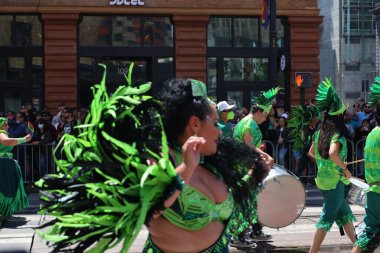 6-10-2022: San Francisco, California: San Francisco Onur Yürüyüşü sanatçıları