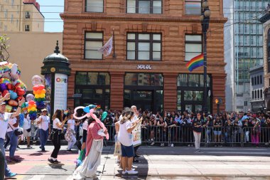 6-10-2022: San Francisco, California: San Francisco Onur Yürüyüşü sanatçıları