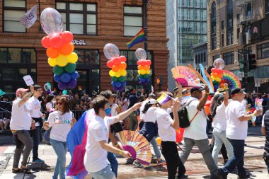 6-10-2022: San Francisco, California: San Francisco Onur Yürüyüşü sanatçıları