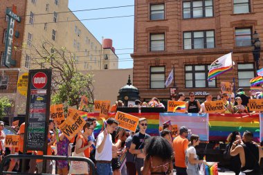 6-10-2022: San Francisco, California: San Francisco Onur Yürüyüşü sanatçıları
