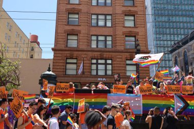 6-10-2022: San Francisco, California: San Francisco Onur Yürüyüşü sanatçıları