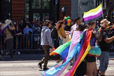 6-10-2022: San Francisco, California: San Francisco Onur Yürüyüşü sanatçıları