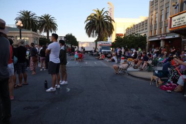 6-10-2022: Redwood City, California: Adliye meydanında müzik, Redwood City, California