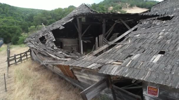 Flying Dilapidated Structure Morgan Hill California — Stok video