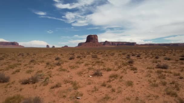 Flyger Över Monumentdalen Arizona — Stockvideo