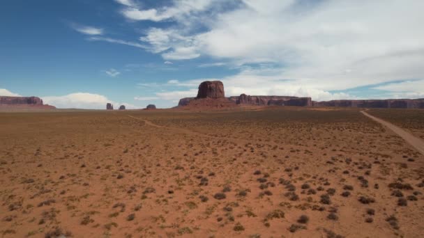 Flyger Över Monumentdalen Arizona — Stockvideo