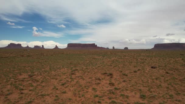 Flyger Över Monumentdalen Arizona — Stockvideo