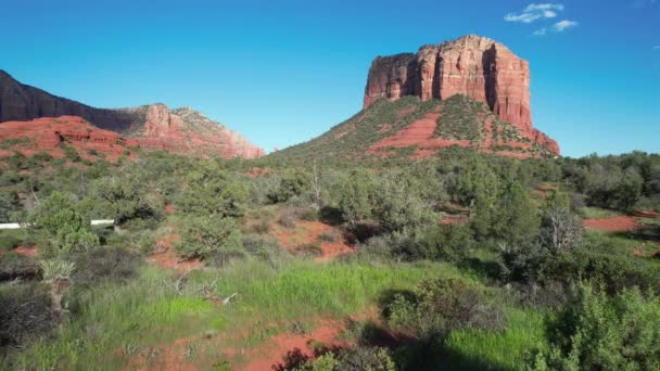 Літаючи Над Червоною Скелею Мезами Седоні Аризона — стокове відео