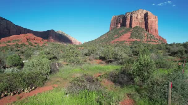 Terbang Atas Batu Merah Dan Mesas Sedona Arizona — Stok Video
