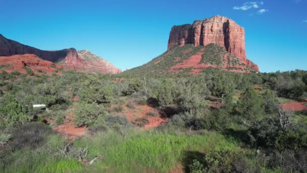 Volando Sobre Roca Roja Mesas Sedona Arizona — Vídeo de stock