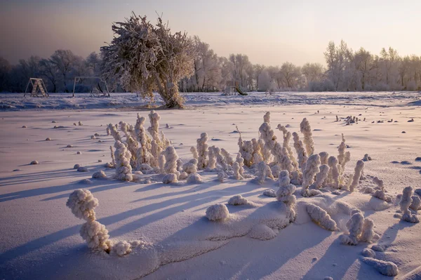 En invierno, en el parque infantil —  Fotos de Stock