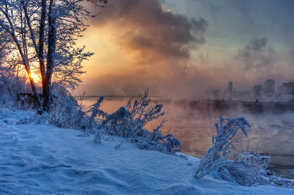 Sonnenuntergang auf dem Fluss — Stockfoto