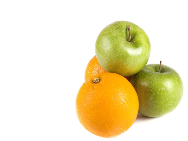Skład owoców, zielone jabłka i pomarańcze — Zdjęcie stockowe