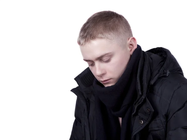 Junger Mann in schwarzer Jacke — Stockfoto