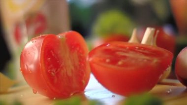 Close-Up domates ekmek bıçağını salatası