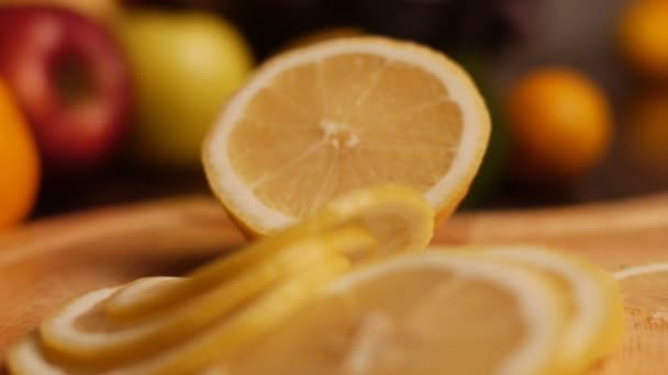 Close-up de vitamina de frutas de limão (estático - artificial ) — Vídeo de Stock