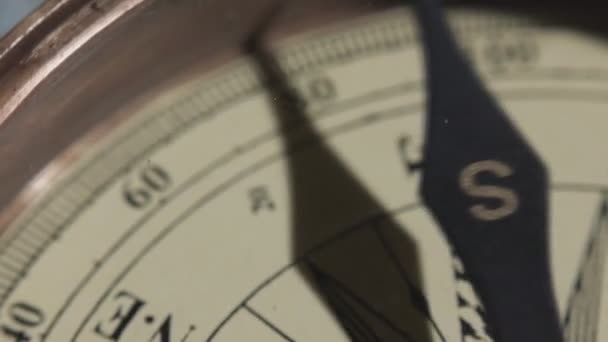Närbild av kompass Marina gamla karta — Stockvideo