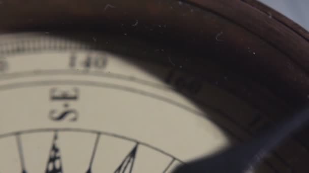 Gros plan sur l'ancienne carte marine de Compass 