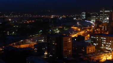 cityscape akşam. gökdelenin çatı görüntülemek.