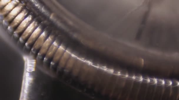 Gros plan sur la montre roue dentée rétro 